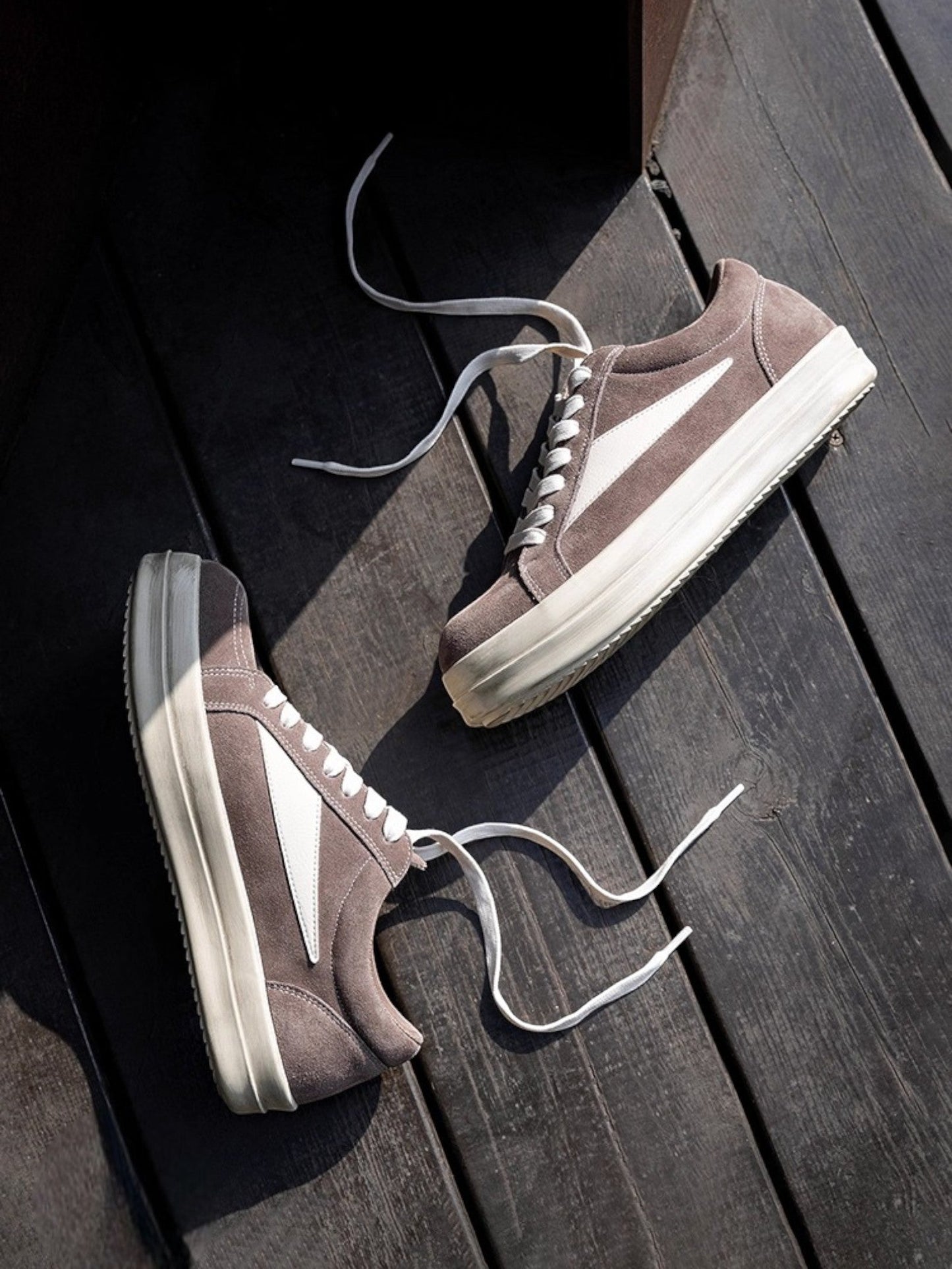 [MRA] VINTAGE BLACK LOW-TOPS st004